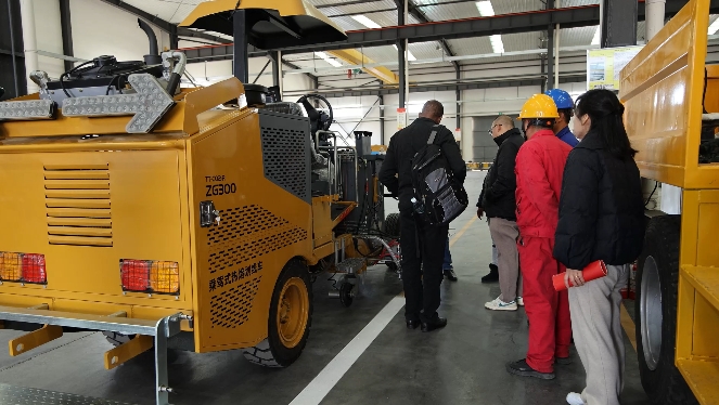 天途路業(yè)道路劃線裝備